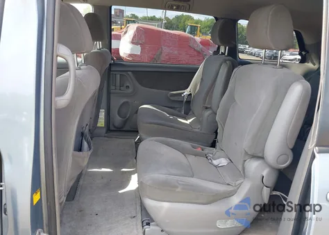 2004 Toyota Sienna Le z USA, uszkodzony, nr VIN 5TDZA23C14S022565